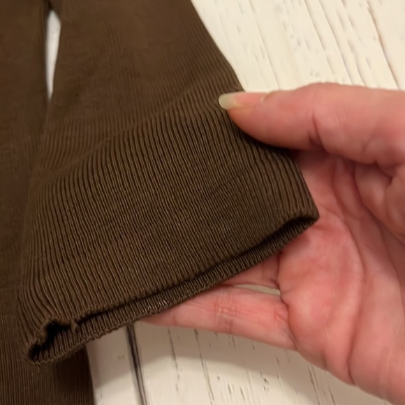 𝅺CLIO Petites Silk top - Picture 4 of 7